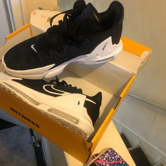 Nike Black and White Athletic Shoes - Picture 3 of 3